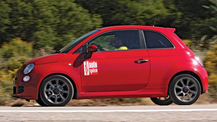 Κοντό, με τους τροχούς στα άκρα και χαμηλό κέντρο βάρους, το 500 είναι ευχάριστο στην οδήγηση με ακριβές τιμόνι και στιβαρό πλαίσιο. 